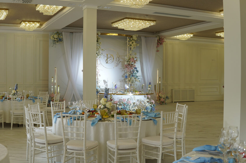 zaly-dlya-svadby-minsk-robinson-club-vid-na-more