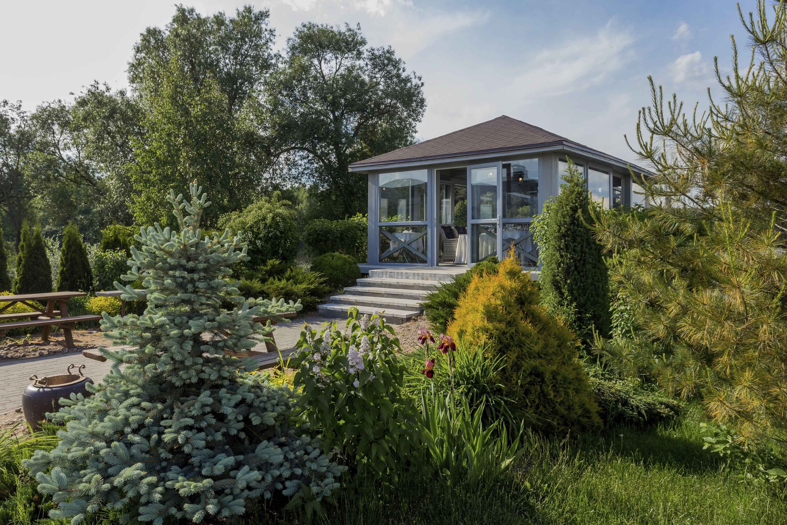 Панорамная беседка Robinson Club с видом на Минское море, большие окна, собственная терраса, до 16 гостей